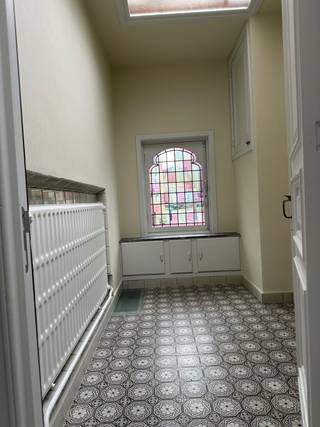 Te huur: karaktervol huis in het centrum van Veurne, op wandelafstand van winkels en voorzieningen.AANMELDEN VIA ONZE ERA WEBSITE !!Dit charmante...