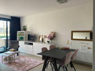 Benedenverdieping INCLUSIEF garagebox.260.000+25.000Instapklaar Appartement – Centraal, rustig & vol comfort! - Perfecte ligging in een levendige...