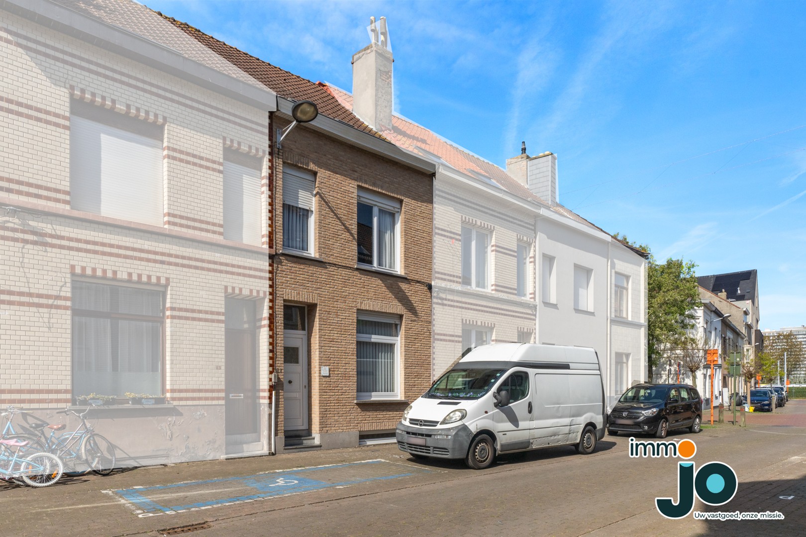 Instapklare en ruime gezinswoning met 4 Slaapkamers in het Centrum van Oostende, vlakbij het strand en de zee en ideaal voor eigen bewoning of 2e verblijf - foto 1