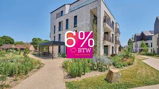 <span><strong>85% VERKOCHT! Grijp nu je kans alvorens het project is uitverkocht.<br />Geniet van 6% btw, zeer interessant voor investeerders en eigen bewoners! </strong>Informeer naar de voorwaarden. <span>Wij zijn elke woensdag van 13 uur tot 16 uur aanwezig</span>. Bekijk het volledig project op: https://www.jansenrealestate.be/agnetenpark/4764739/<strong><br /><br /><span>NIEUWE FASE</span>: </strong>assistentiewoningen in 'Residentie Armand Preud'homme'. <br /><br />Agnetenpark, Altijd thuis, overal dichtbij...</span><br /><br /><span>Agnetenpark is een échte nieuwe buurt met verschillende woningtypes voor iedereen en voor elke (gezins)situatie. Maar in Agnetenpark leef je niet alleen op maat van de mensen maar ook op maat van morgen. Zo is er aandacht voor duurzame energie - denk maar aan zonnepanelen, geothermie (warmtepomp met aardwarmte) en waterrecuperatie - én duurzame mobiliteit. De woningen dragen ook het BEN-label (Bijna Energie Neutraal). Het E-peil ligt onder E20 waardoor er 5 jaar vrijstelling is op het kadastraal inkomen. </span><br /><br /><span>Er wordt een nieuw buurtpark aangelegd aan de Kloosterstraat waardoor je kan genieten van het uitbundige groen tijdens een rustgevende wandeling of een gezellige namiddag met buren en vrienden.</span><br /><br /><span>Ook wordt er in Agnetenpark gezorgd voor het beste wooncomfort. Alle afwerkingskeuzes werden gemaakt én is er standaard vloerverwarming voorzien. Ondergrondse staanplaatsen, kelder- en fietsenbergingen zorgen voor het mobiele comfort. Verder zorgen de kwalitatieve afwerking en veel lichtinval in de leefruimtes voor een heerlijk thuis-gevoel. Op de ruime terrassen is er uitzicht over de stad Peer en het uitbundige groen. </span><br /><br /><span>Aan de straatkant van de residentiële site bevinden zich de </span><strong>Kopwoningen</strong><span>. Deze één- en tweeslaapkamerappartementen hebben een oppervlakte van 73 tot 118m² en hebben zuid-gerichte terrassen van 7 tot maar liefst 60m². </span><br /><br /><span>De </span><strong>Parkwoningen</strong><span> liggen in het hartje van Agnetenpark. Deze zijn elk vernoemd naar grote kunstenaars geboren in Peer en bestaan uit één- en tweeslaapkamerappartementen van 64 tot 120m² met een terras van 6 tot 46m². In de volgende fase worden hier appartementen voor senioren gebouwd, waar je op elk moment, nu of later, kan intekenen voor de hulp van een woonassistent.</span><br /><br /><span>Er zijn ook 5 </span><strong>Walwoningen</strong><span> die het project ontsluiten met elk hun specificaties. De oppervlaktes lopen van 78 tot 135m² met terrassen van 10 tot 56m². Gelijkvloerse appartementen beschikken over een tuin van 44 tot 116m². Deze walwoningen beschikken over één-, twee- of drieslaapkamerappartementen. <br /><br />Een gevarieerd aanbod met een topafwerking, zorg voor de toekomst, het heden en het verleden, dat is wat het groene project Agnetenpark omschrijft. Bovendien kan je aankopen aan 6% btw (ovw).<br /><br />In dit project is geïnvesteerd in een efficiënt en duurzaam geothermisch verwarming en koeling systeem (KWO systeem) dat samen met zonnepanelen en warmtepompen zorgt voor een zeer lage energiefactuur. Meer info over dit systeem vind je hier: www.jansenrealestate.be/wat-is-een-kwo-systeem<br /><br />Neem vandaag nog contact op voor een afspraak op 011 39 90 50. Spring ook eens binnen in het dienstencentrum De Perelaar gelegen op de site van Agnetenpark.<br /><br /><em>Getoonde renders en plannen zijn indicatief.</em></span>