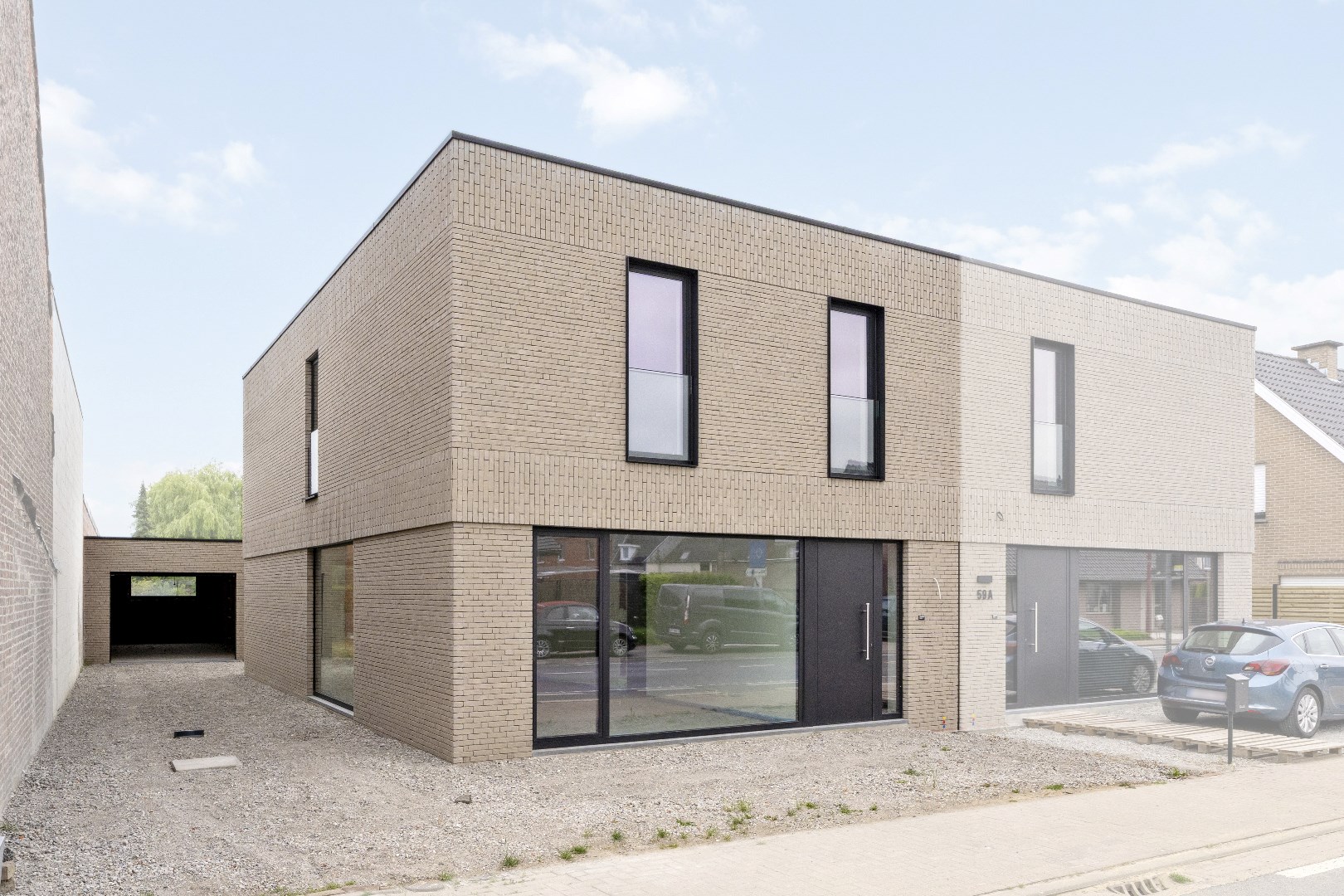 RUIME HALF OPEN NIEUWBOUWWONING MET 4 SLPKS | TUIN | GARAGE - foto 1