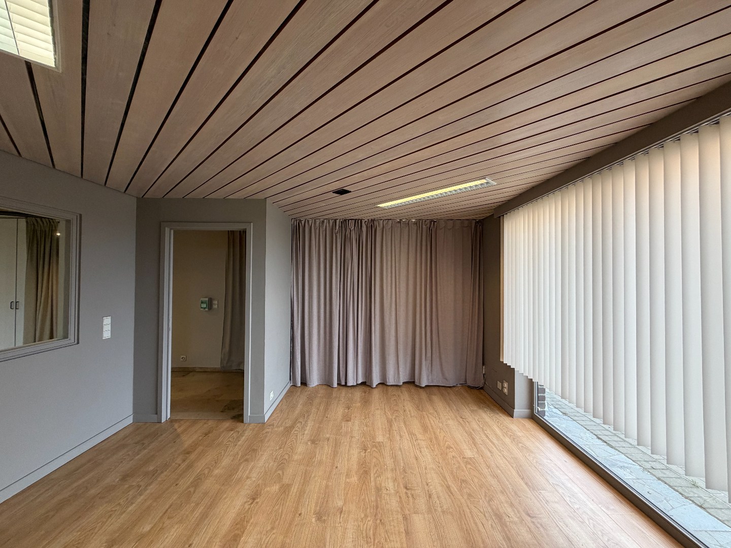 Commerciële ruimte van 134 m² met bijhorende parkingplaatsen - foto 4