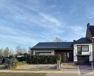 Ben je op zoek naar een instapklare, ruime woning met een grote tuin én ruimte voor een praktijk of zelfstandige activiteit? Ontdek deze...