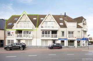 Dit duplex appartement is prachtig en smaakvol ingericht, met zowel in de woonkamer als in de slaapkamers ingemaakte kasten, geschilderd in...