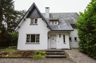 Prachtige villa met 4 slaapkamers te huur in Lommel: * Perfecte locatie * Instapklaar * 3 badkamers * Luxe afwerking * Onmiddellijk vrij * Groene...