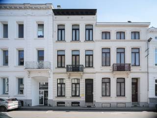 Centraal gelegen tussen Brussel en Gent én op wandelafstand van het station, vind je deze schitterende herenwoning.Met de uitstekende bereikbaarheid...