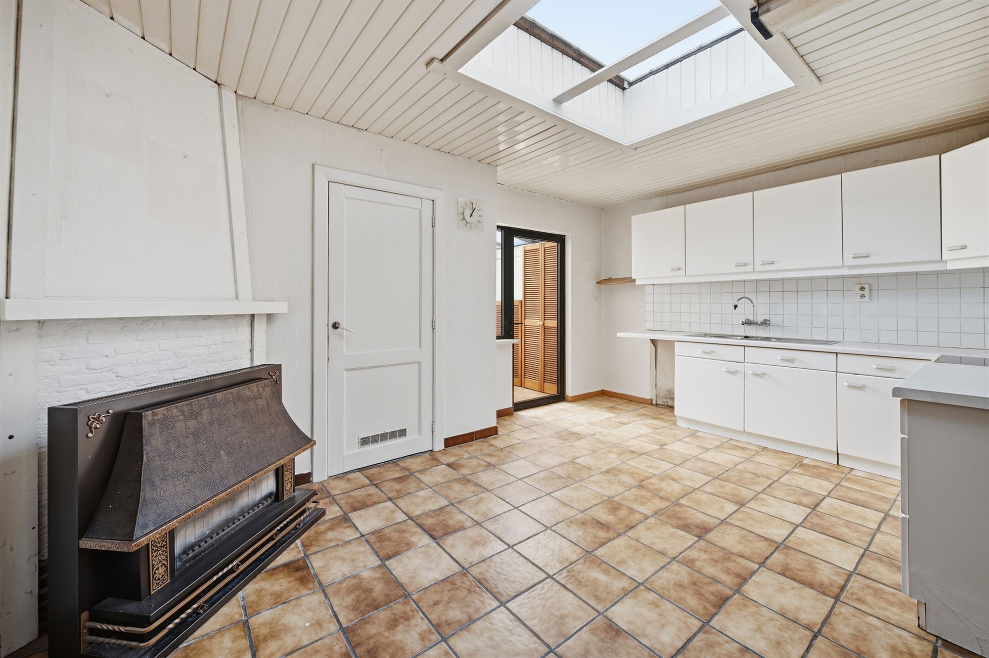 Te renoveren huis met 2 kamers en tuin - foto 4