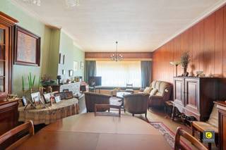 GELIJKVLOERS APPARTEMENT MET 2 SLAAPKAMERS EN OVERDEKT TERRAS!Dit te renoveren gelijkvloers appartement is ideaal voor wie op zoek is naar een...