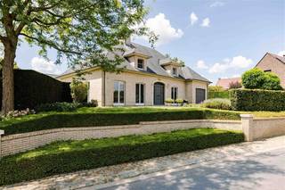 BRAKEL - Bent u op zoek naar een elegante en hoogwaardig afgewerkte villa in het landelijke Brakel.Dan is dit pand misschien wel wat u zoekt! De...