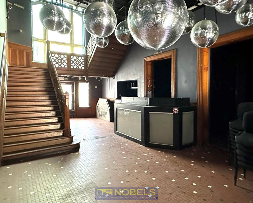 Te huur, veelzijdig kantoorruimte/handelspand met appartement op unieke locatie te Ronse - foto 3