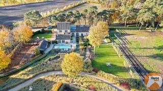 BALEN – Exclusieve eigendom voor paardenliefhebbers op ca. 1,9 haDeze prachtige eigendom combineert luxueus wonen met een hoogwaardige hippische...