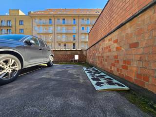 Autostaanplaats te koop in residentie Nieuwbries, centraal gelegen te Nieuwpoort-Bad.