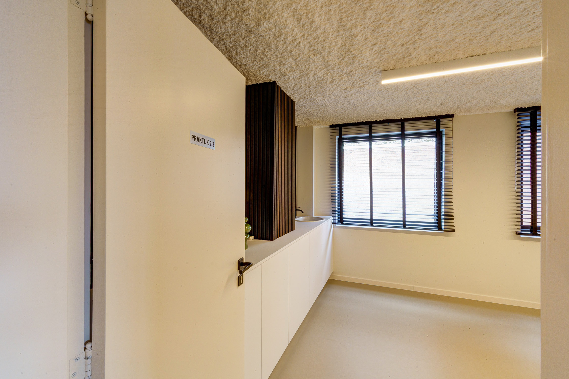 Centraal gelegen instapklare praktijkruimte/bureau - foto 5