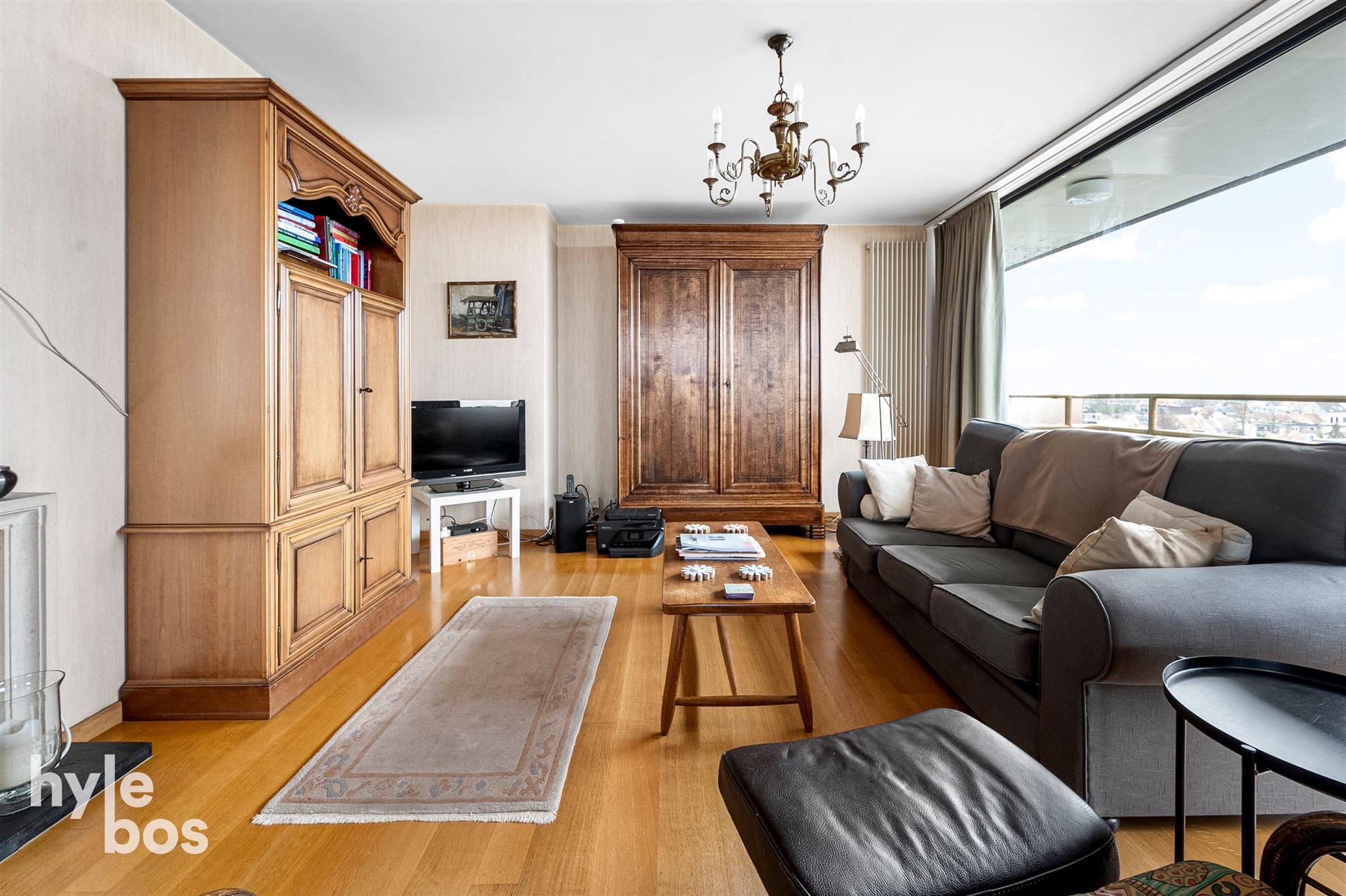 Centraal gelegen 3 slaapkamer appartement met parking - foto 3