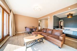 We Invest a le plaisir de vous présenter ce charmant appartement situé à Molenbeek-Saint-Jean, à proximité immédiate avec la Commune de Dilbeek.Le...