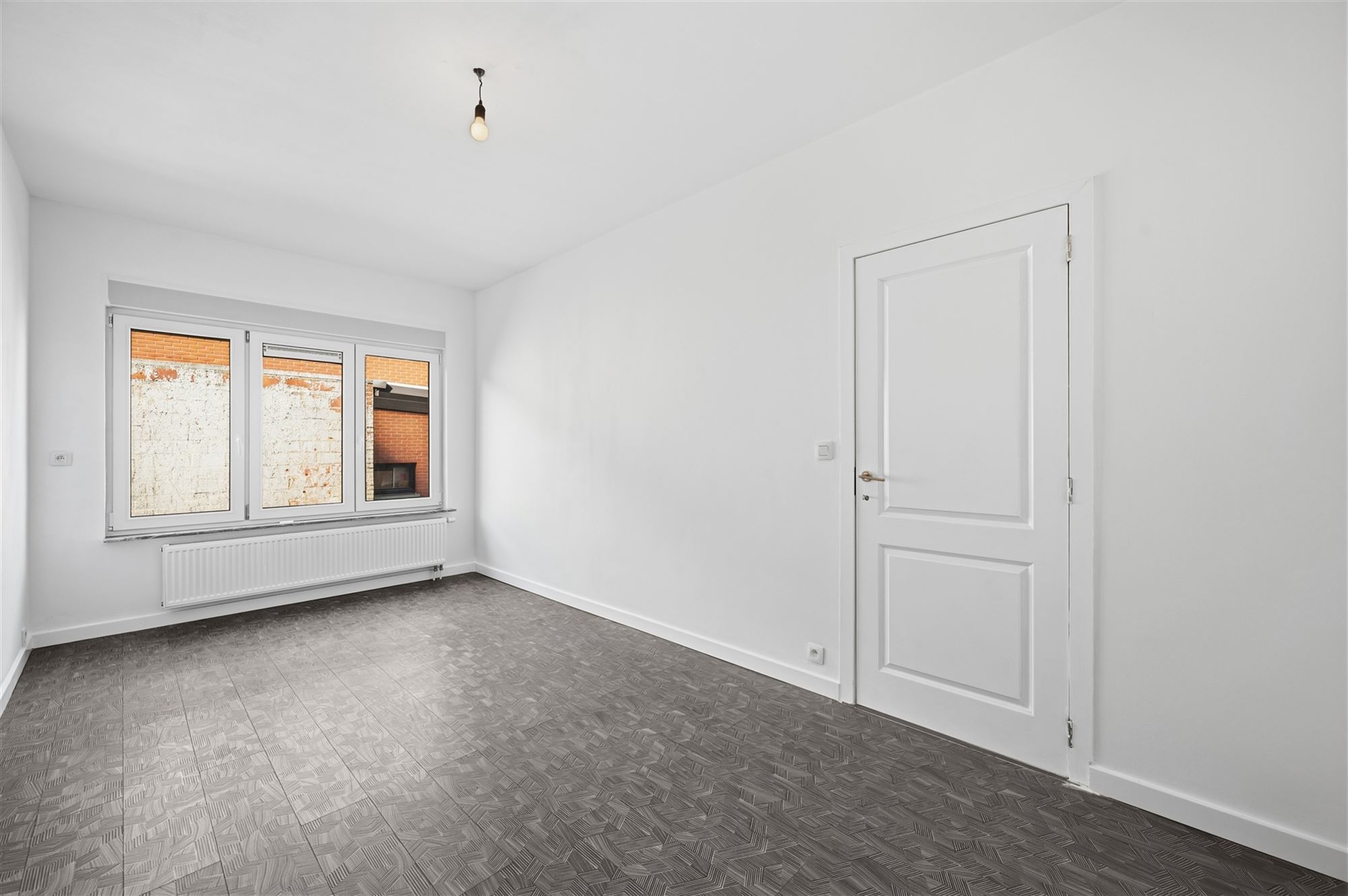 Gelijkvloerse woning met 4 kamers, garage en tuin - foto 4