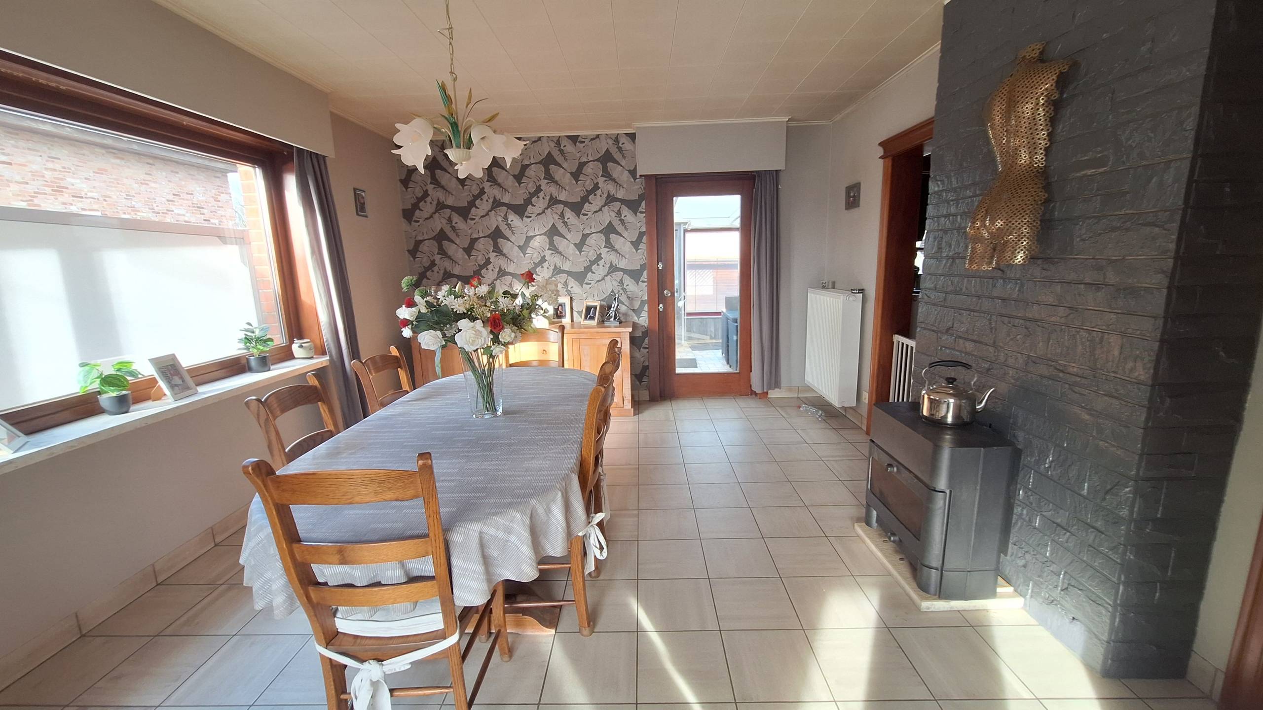 Ruime alleenstaande woning met drie slaapkamers en garage in Wijtschate. - foto 4