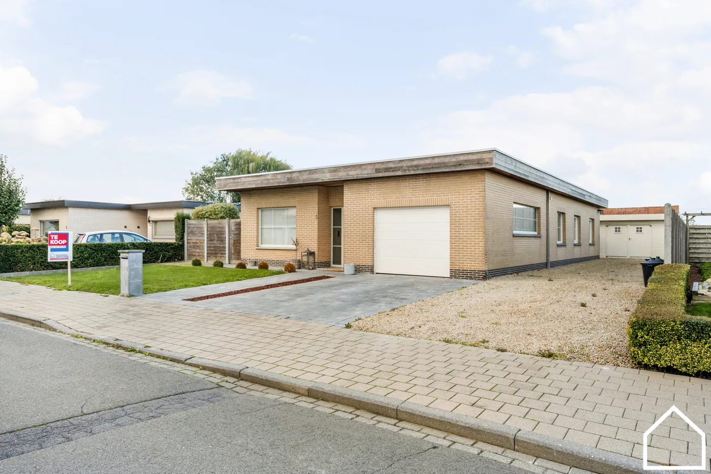 GELIJKVLOERSE WONING MET 3 SLPKS, GARAGE EN TUIN - foto 1