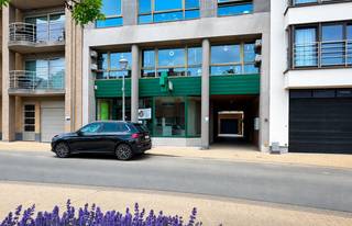Leuk handelspand van ca. 115 m² met een extra grote kelderberging van 42 m², goed gelegen in de Brusselstraat van Zeebrugge. Goede locatie met...