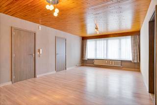 Recent gerenoveerd 3-slaapkamerappartement gelegen in de rustige stadsrand te Heverlee. Het appartement ligt op wandelafstand van Campus...