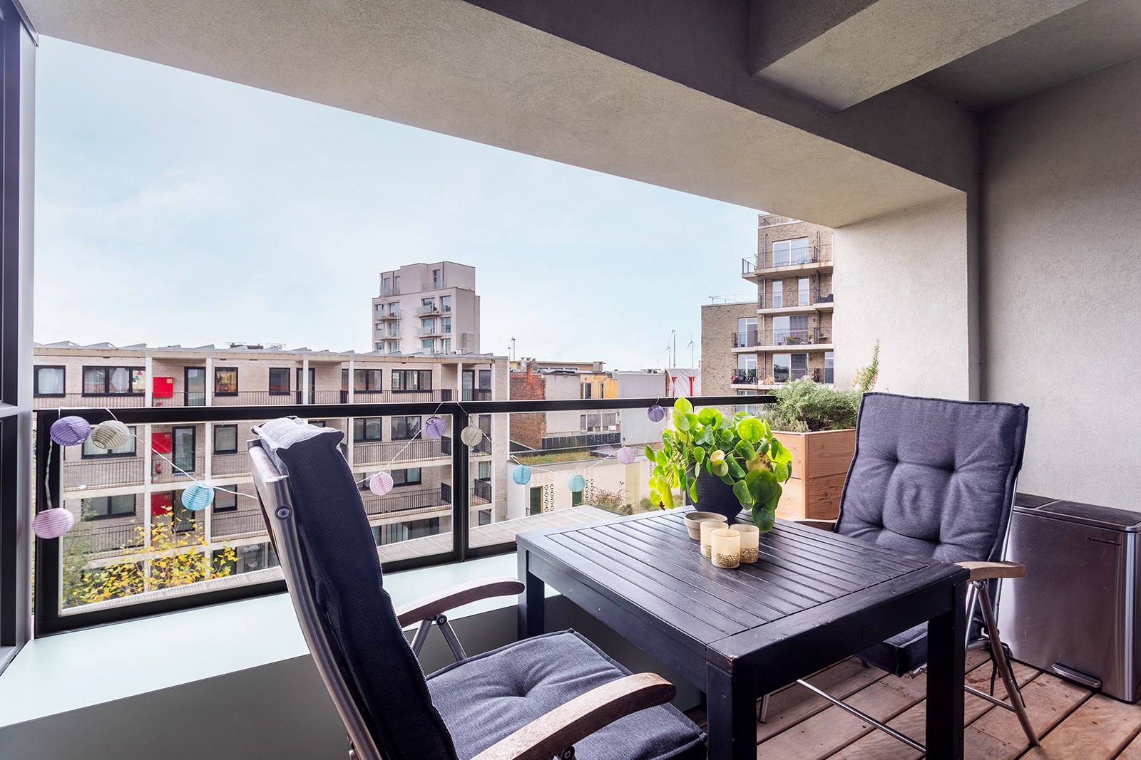 Stadsvibe en rust: energiezuinig appartement met terras - foto 5