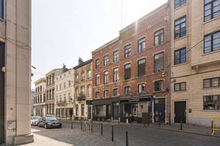 1000 BRUSSEL (rue de la Paille 30) - Ideaal gelegen in een klein straatje op 100 meter van de Zavelplaats, op de 2de verdieping van een gebouw...