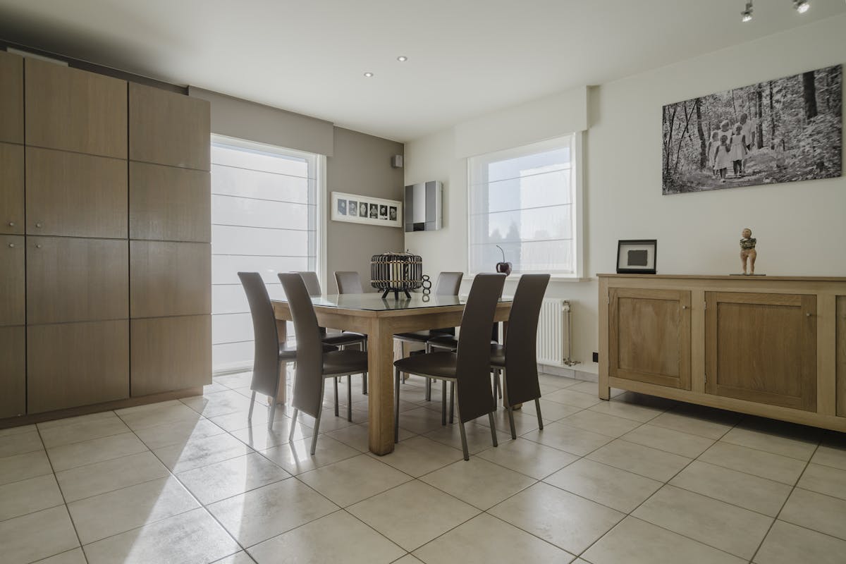 Ruime villa met 6 kamers te koop in Sint-Eloois-Vijve - foto 4