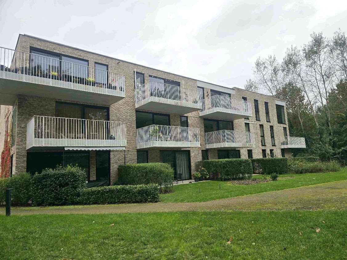 GEZELLIG BEN-APPARTEMENT OP GELIJKVLOERS MET ACHTERTUINTJE & PARKEERPLAATS: - foto 4