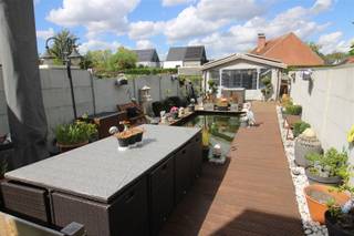 Garage nodig? Graag veel ruimte voor opslag / hobby... Dan is een étagewoning ideaal! Deze ruime woning heeft een zeer ruime...