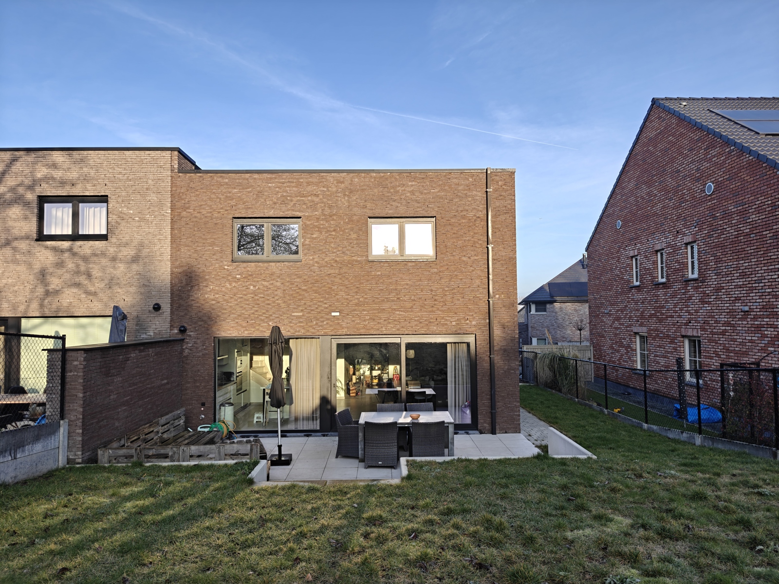 Halfopen met 3 slaapkamers + dressing in woonwijk te huur  - foto 4