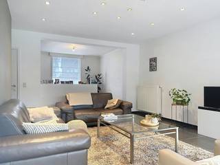 De snelste manier om een bezoek te brengen aan deze woonst? Vraag je bezoek aan via de rode knop op onze website (www.dewaele.com) en je...