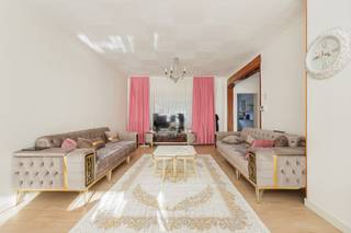 Gezellige gerenoveerde woning met 3 slaapkamers en zonnepanelenDeze gezellige , gerenoveerde woning biedt een comfortabele thuis met verschillende...