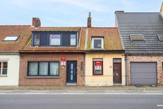 Wevelgem: 2 te renoveren woningen in Wevelgem op locatie met veel invalswegen.Deze twee woningen worden samen verkocht en bieden talloze...