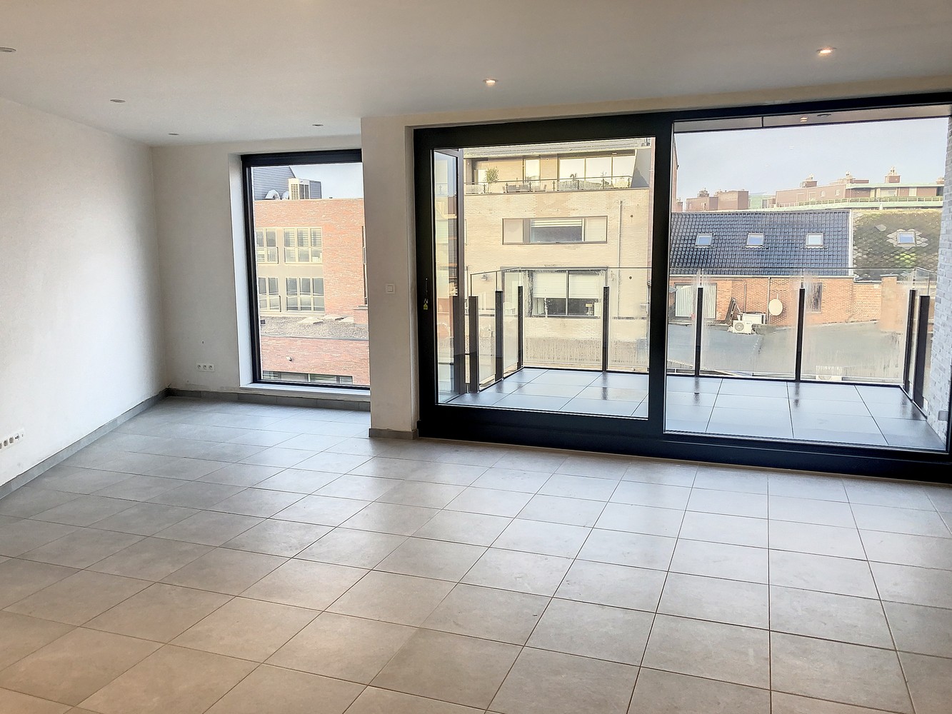 Modern nieuwbouwappartement met ruim terras, autostaanplaats en kelderberging! - foto 2