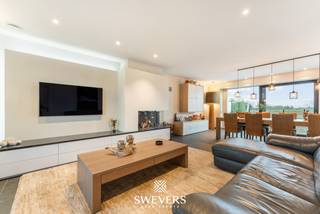 Voor meer info en foto’s, surf naar www.swevers.be– In Rummen (Geetbets) vind je deze instapklare halfopen bebouwing uit 2020 met een bewoonbare...