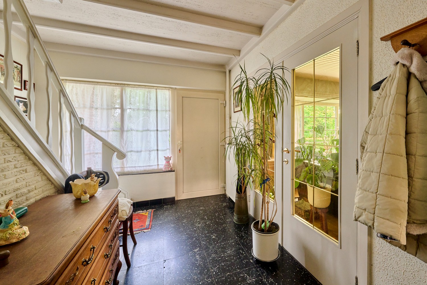 Vrijstaande karakteristieke woning met 4 slaapkamers gelegen op een fraai gelegen perceel - foto 5