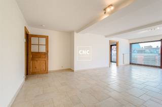 Ruim appartement met 2 slaapkamers op toplocatie in de Lippenslaan.Gelegen in het bruisende hart van Knokke, op de gekende Lippenslaan, vinden we...