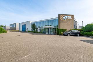 Bent u op zoek naar een strategisch gelegen bedrijfsruimte met uitgebreide voorzieningen? In de KMO-zone 'Kloosterveld' bieden wij een...