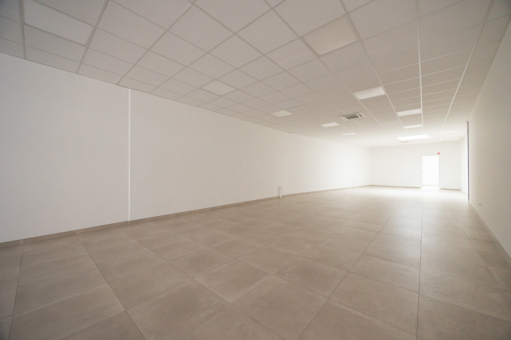 Handelspand van 179m² met 4 achterliggende staanplaatsen. - foto 3