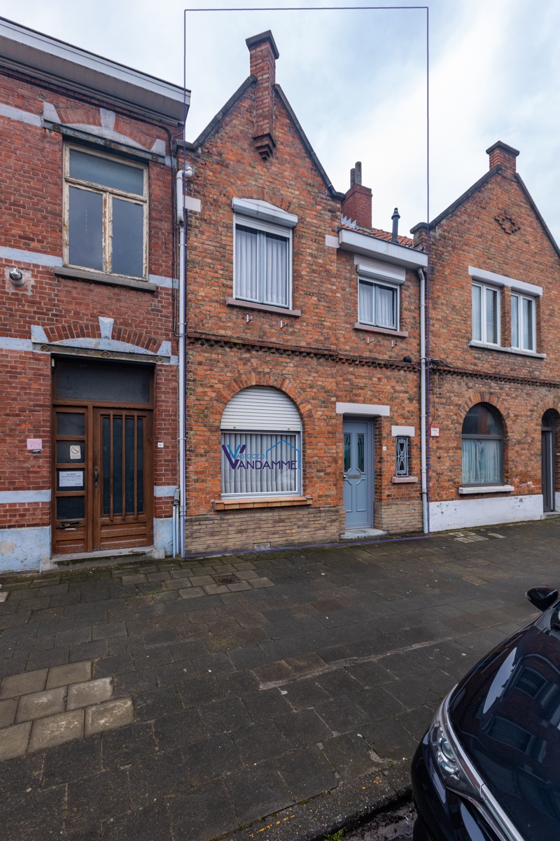 VERKOOP OP LIJFRENTE. Centraal gelegen woning met 2 slaapkamers en tuin.