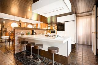 Vrijstaande, instapklare woning met 3 slaapkamers, dubbele garage en ruime tuin.Deze ruime en goed onderhouden woning is gelegen op een perceel van...