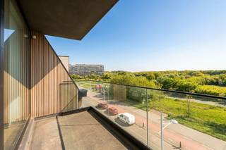 Dit prachtig dakappartement biedt een ongeëvenaarde combinatie van luxe, comfort en een doordachte indeling. Gelegen in een uiterst rustige en...