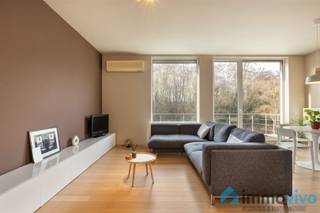 Algemeen:In de populaire Elsdonk-wijk vinden we dit mooie appartement met 3 slaapkamers en een groot zonnig terras. Het betreft een mooi...