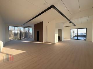 Unieke nieuwbouwontwikkeling te huur, bestaande uit een kantoorruimte gecombineerd met magazijn/showroom met een totale oppervlakte van 901 m²...