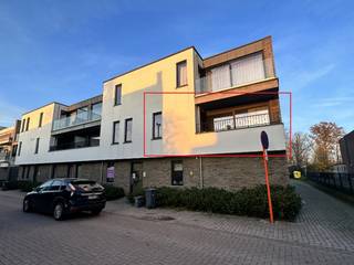 Ruim instapklaar appartement op de eerste verdieping bestaande uit: inkomhal, 2 slaapkamers, woonkamer, keuken, 2 terrassen, berging en...