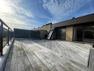 Prachtig duplex appartement van ca. 162 m² met twee zuidoost gerichte terrassen van resp. 10 en 55 m². Het appartement maakt deel uit van een...