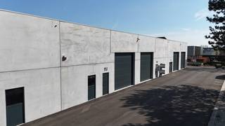 Deze nieuwbouw kmo-unit van 349m² is gelegen op het industrieterrein te Zwaarveld. De op- en afritten van de E17 (Antwerpen - Gent) zijn zeer...