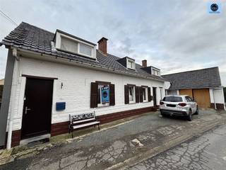 AUTHENTIEKE HOEVE MET 3 KAMERS EN TUINAdres: Keistraat 2 en 2BRichtprijs : 225.000 euro De woning is gelegen in het rustige en landelijke...