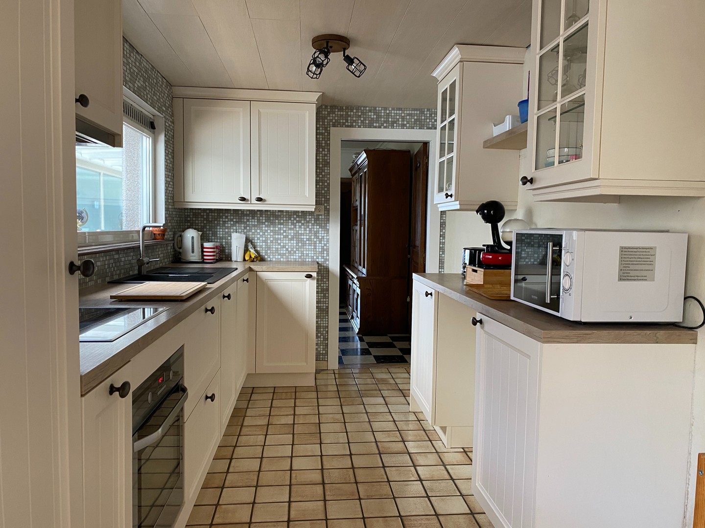 Charmante woning met grote tuin en garage op leuke locatie - foto 5