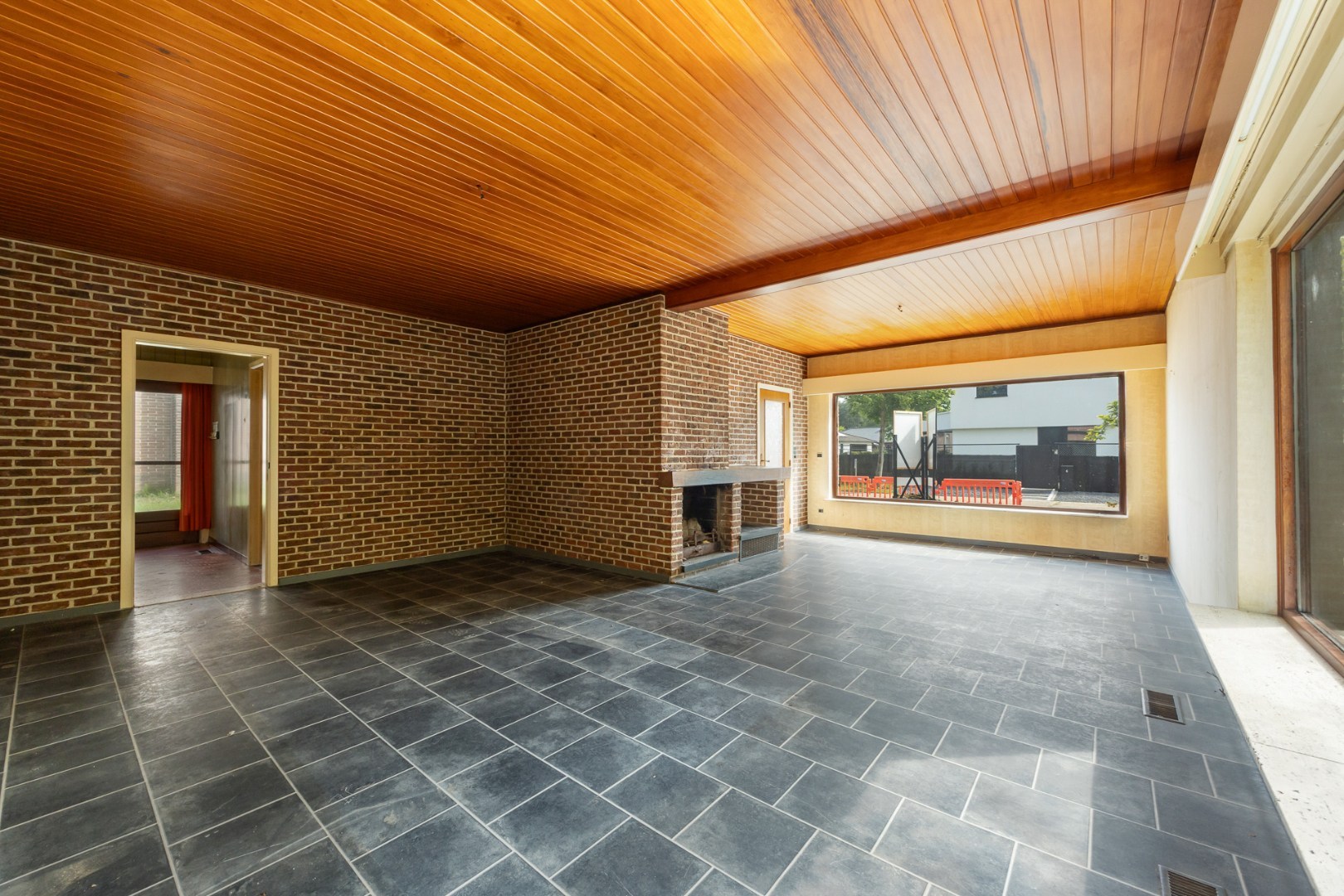 Charmante laagbouw woning met ruime tuin te Oelegem! - foto 2